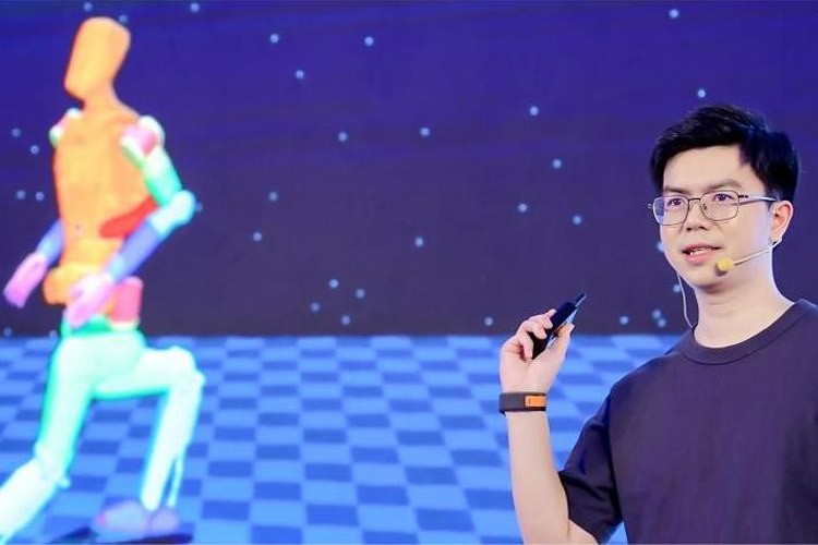 天才少年稚晖君金年汇机器人走路进场！AI模型做大脑，目标售价20万以内